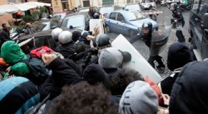 Скачать Десятки человек пострадали в ходе столкновений римских студентов с полицией