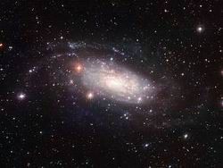 Скачать В созвездии Гидры обнаружили галактику блин