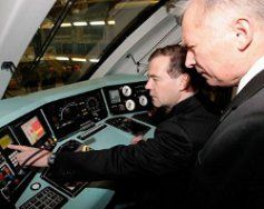 Скачать Медведев заглянул в метро будущего