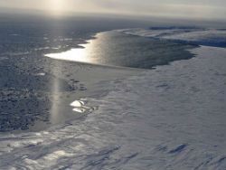 Скачать Ученые: таяние льда в Арктике может остановиться