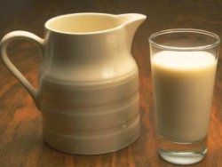Скачать Топленое молоко поможет при бессоннице и головной боли
