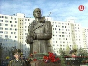 Скачать Памятник  татарскому поэту в Москве